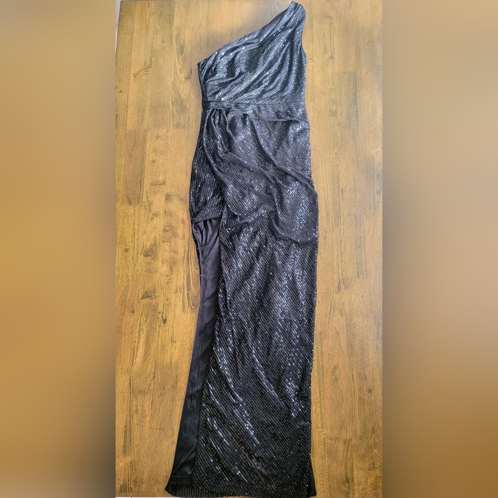 Elegant Black One-Shoulder Dress